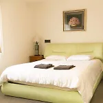 Hawthorn Holiday House