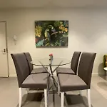 Beautiful Cozy Apartment In South Yarra