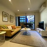 Beautiful Cozy Apartment In South Yarra