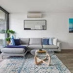 Beautiful 2Br Apt With Balcony Pool And Gym
