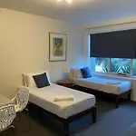 City Edge East Melbourne Apartment Hotel