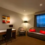 Crest On Barkly Hotel