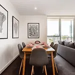City View Chic In South Yarra With Parking