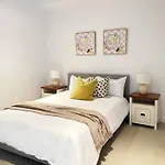 Midtown 2-Bed Apt Near Southern Cross Station