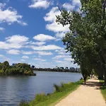 Melbourne Star Apartment