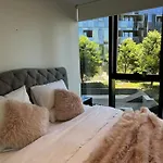 Urban Retreat Modern Elegance In Docklands