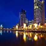 A Modern & Spacious 2Br Apt City Views Southbank