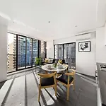 A Modern & Spacious 2Br Apt City Views Southbank