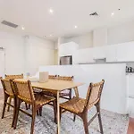 Fabulous Collins Street Luxury 2 Bedroom Apartment
