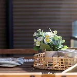 A Chic 2Br Apt Near Melbourne Uni Free Parking