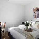 A Chic 2Br Apt Near Melbourne Uni Free Parking