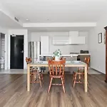 A Chic 2Br Apt Near Melbourne Uni Free Parking