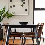 Contemporary 2Br Up & Down Townhouse In Brunswick