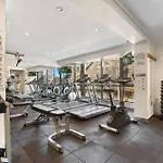 2-Bed Inner-City Pad With Gym & Sauna