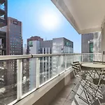 2-Bed Inner-City Pad With Gym & Sauna