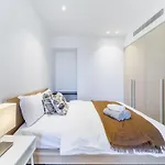 Fawkner Residence 1B2B Condo Smart Tv