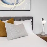 Contemporary Cbd Living From Level 23 At West Side