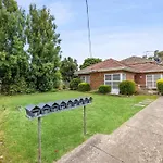 Spacious 1-Bedroom Apartment With Car Space