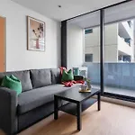 2Br Apt Next To Melbourne Central With City Views