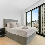 Central Southbank Apt W Stunning City Views & Pool