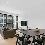 Central Southbank Apt W Stunning City Views & Pool