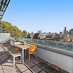 Chic Inner City Convenience, With Secure Parking