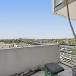 Bright City-View Retreat In The Heart Of Preston
