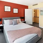 1-Bedroom Apartment In The Heart Of Melbourne Cbd