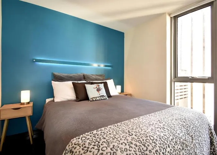 Relaxing, Light-Filled City Apartment