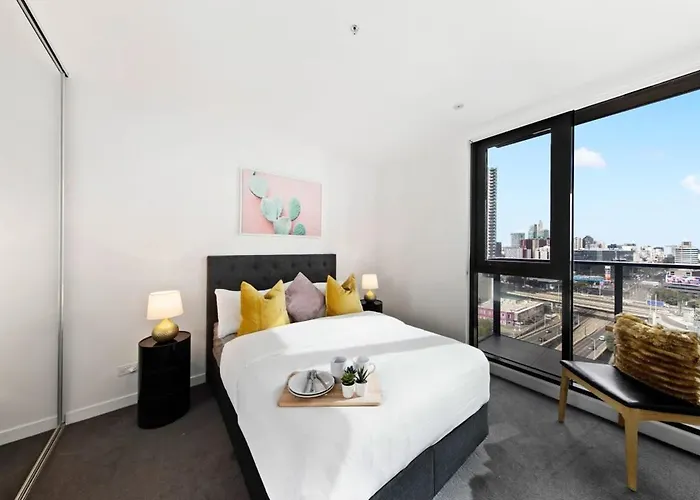 A Modern & Spacious 2Br Apt City Views Southbank