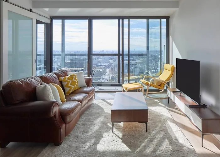 \'South Yarra Skyline\' A Mid-Century Modern Stay