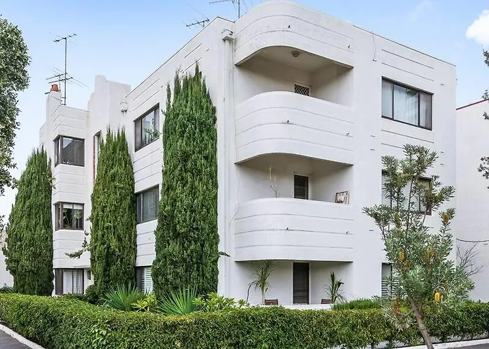 Big A1 Art Deco Apt With Stunning City & Beach Views
