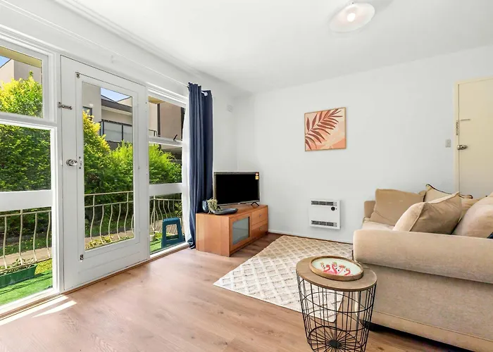 Spacious 1-Bedroom Apartment With Car Space