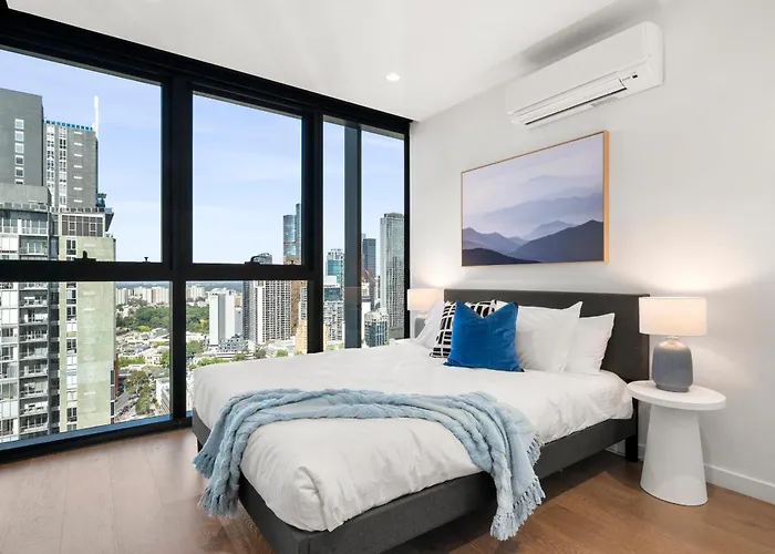 Cozy 2Br Apartment In Melbourne Cbd With Pool & Gym