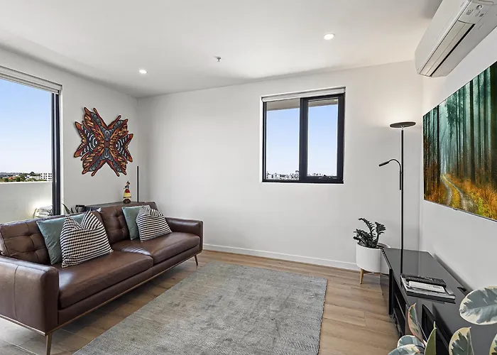 Bright City-View Retreat In The Heart Of Preston