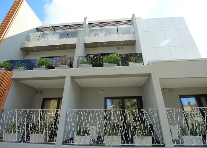 Melrose Apartments