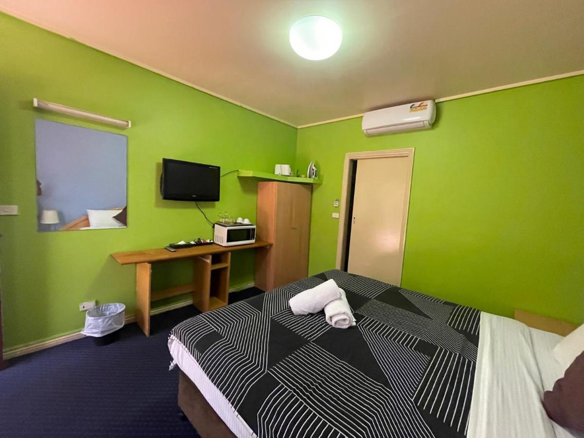 Motel East