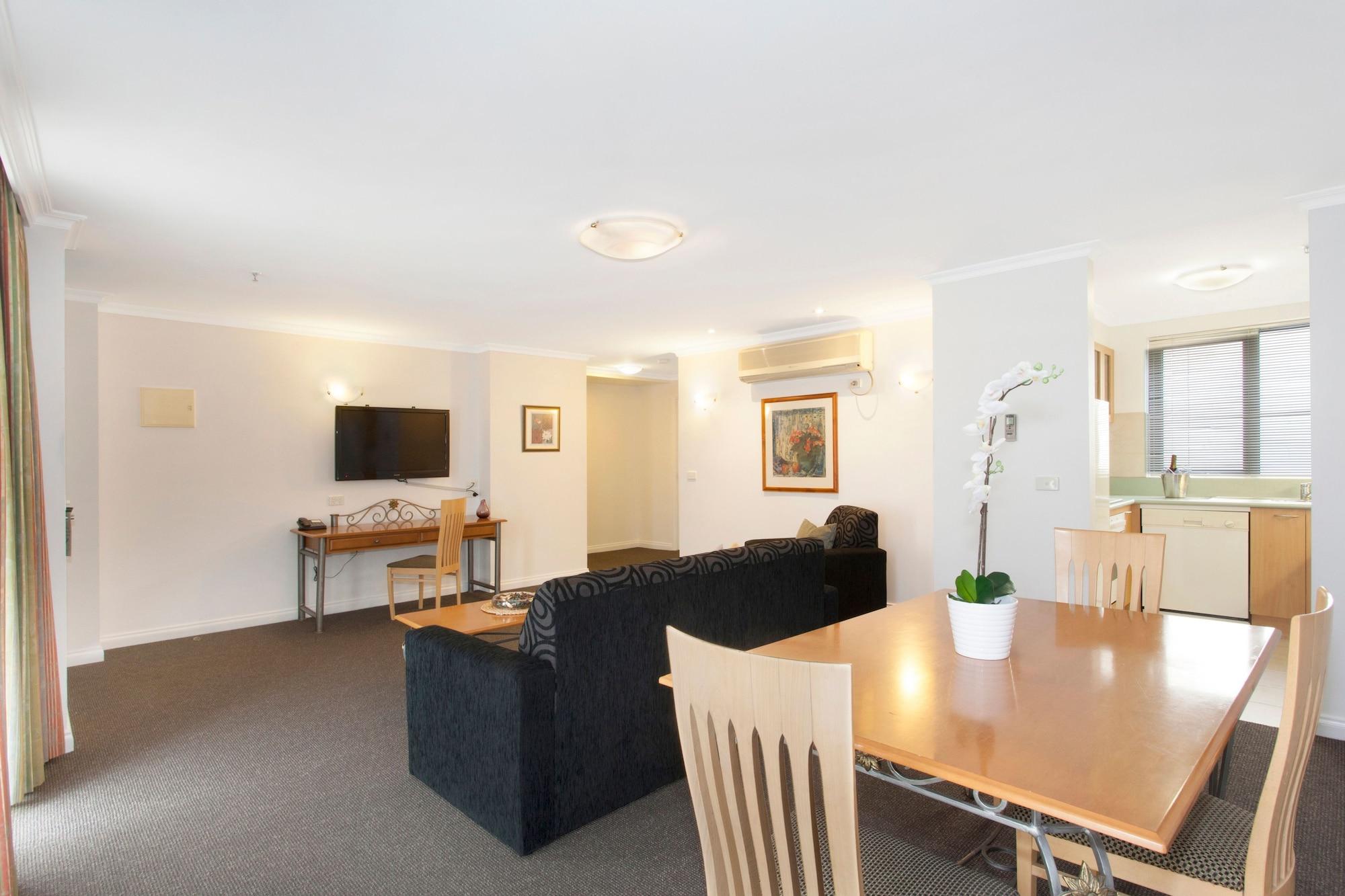 Metropole Official Aparthotel