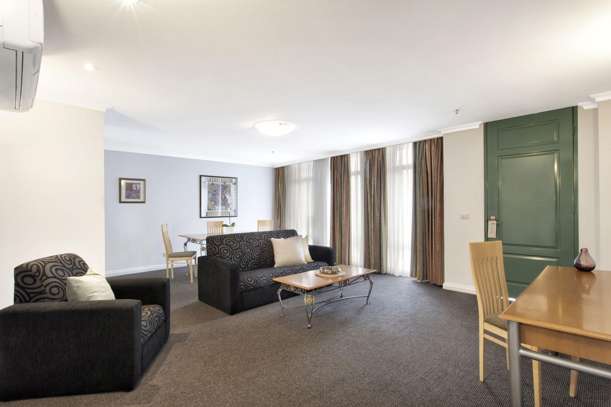 Metropole Official Aparthotel
