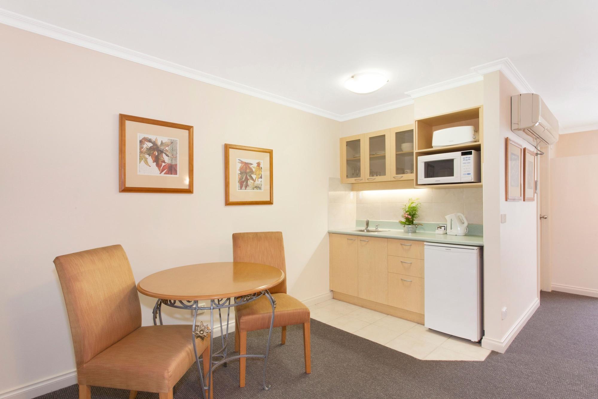 Metropole Official Aparthotel 4*