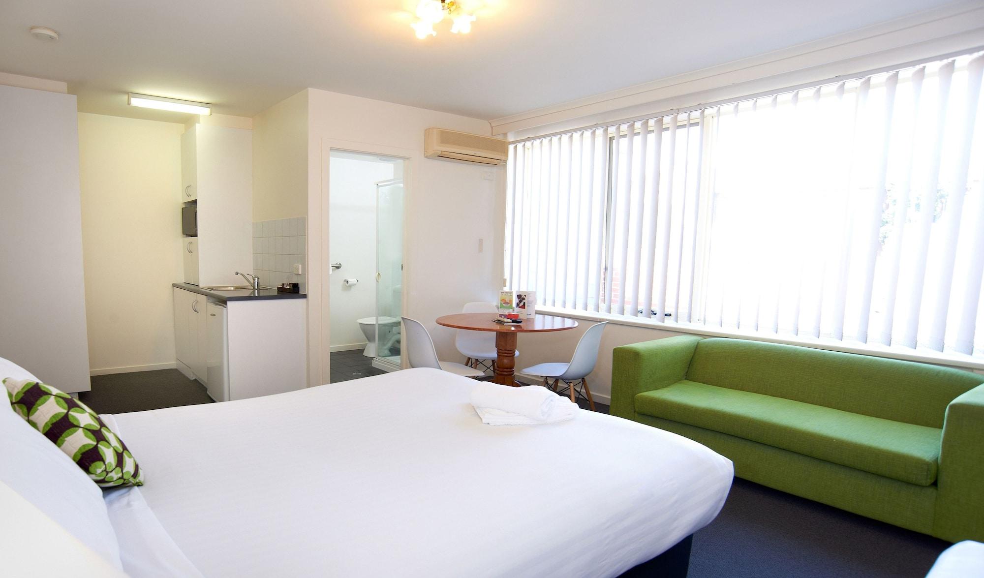 Edge East Aparthotel 4*
