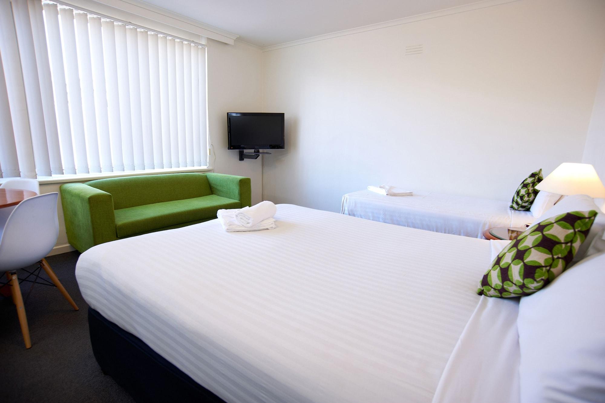 Edge East Aparthotel 4*