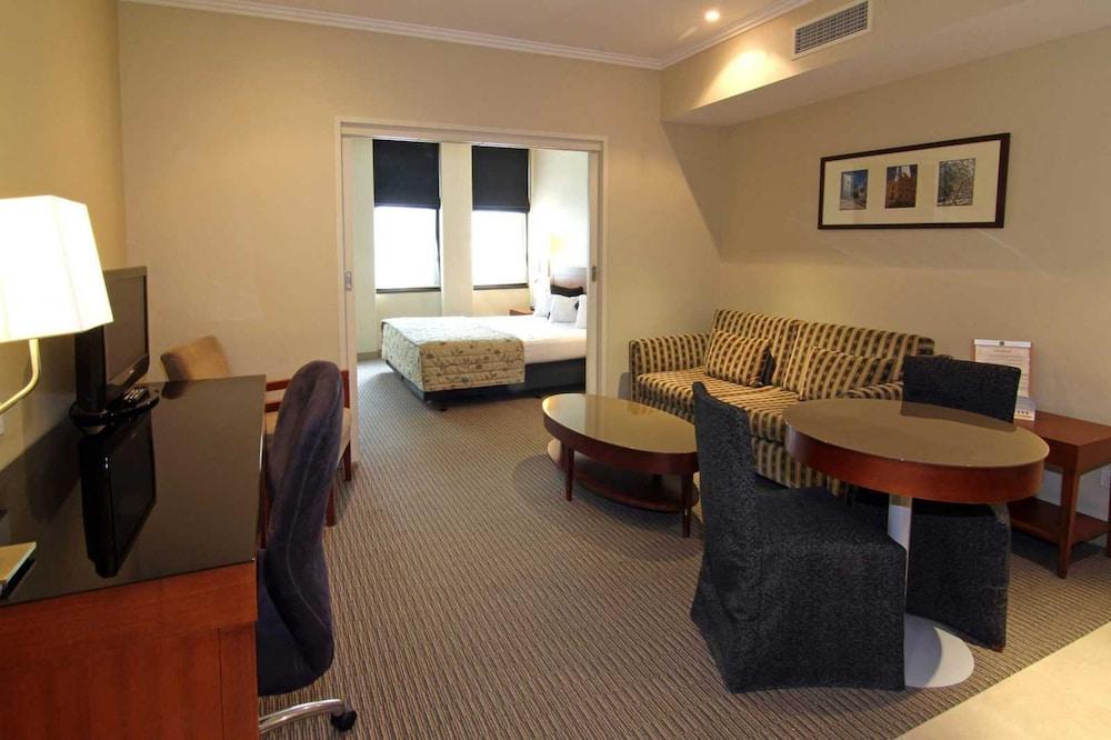 Hotel Batman's Hill On Collins 4*