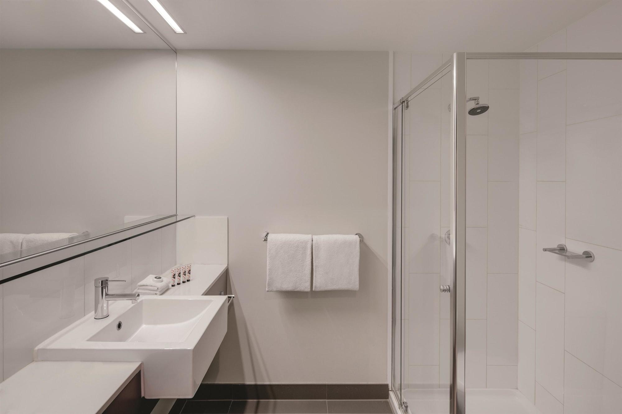 Travelodge Docklands Hotel