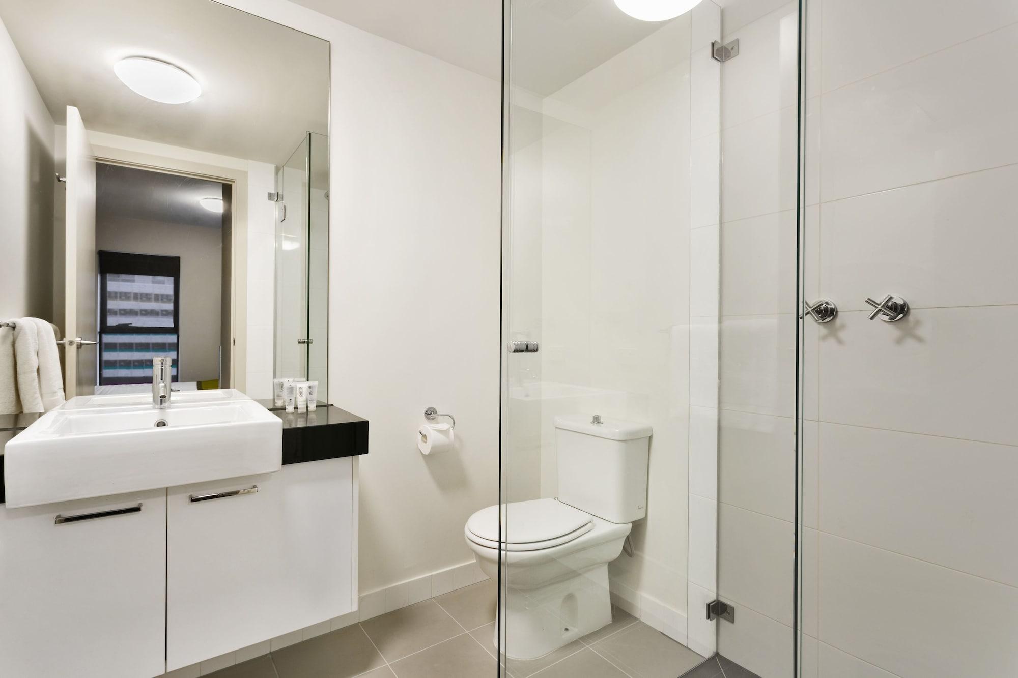 Aparthotel Quest Docklands 4*
