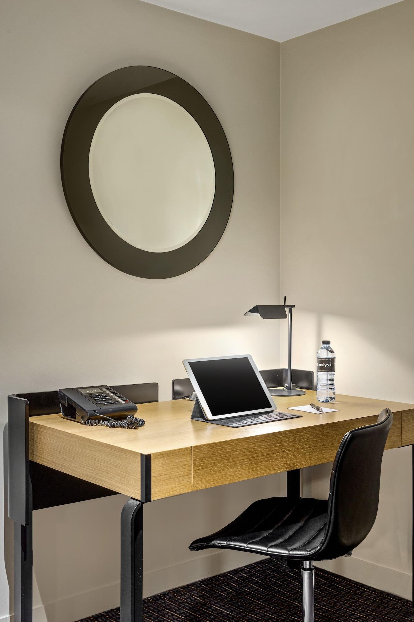 Aparthotel Quest Docklands 4*