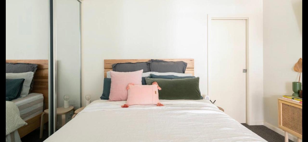 The Pas.coe - A Stylish 1 Bedroom Unit With Free Parking. Melbourne