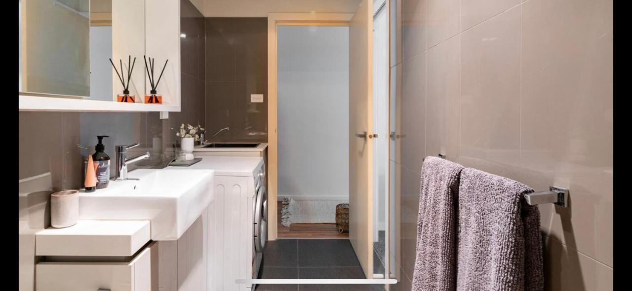 The Pas.coe - A Stylish 1 Bedroom Unit With Free Parking. Apartment
