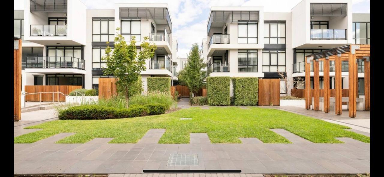 The Pas.coe - A Stylish 1 Bedroom Unit With Free Parking. *