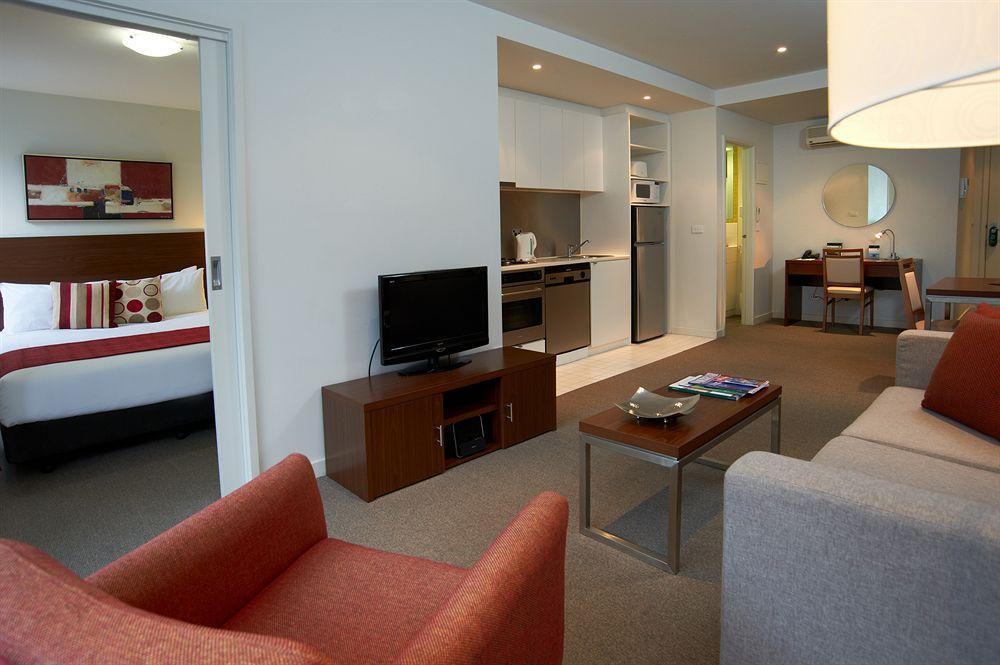 Quest On Dorcas Aparthotel 4*